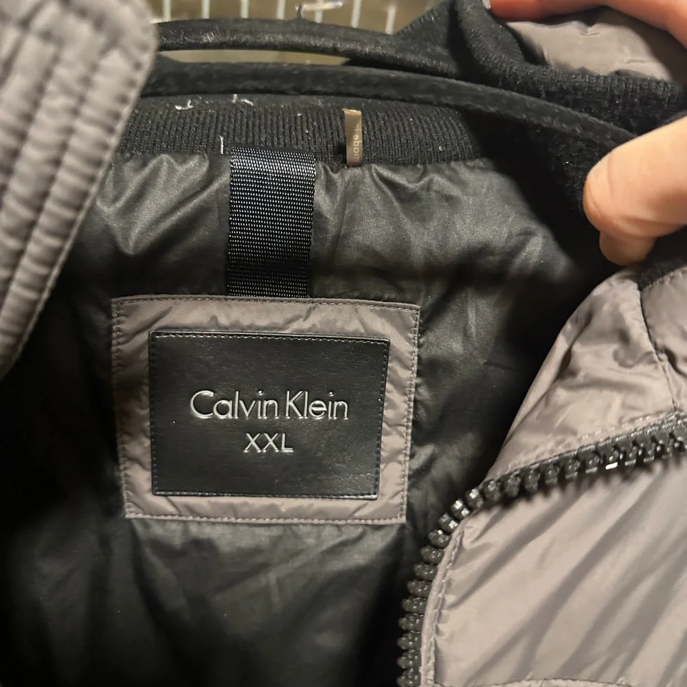 Calvin Klein Retro Puffer Jacket - Picture 5 of 7